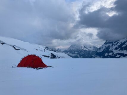 Zum Artikel "Winter monitoring at the Kanderfirn glacier"